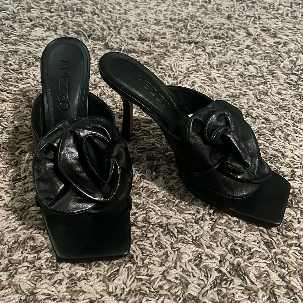 These Arezzo Isla Stiletto Sandals are absolutely adorable!!